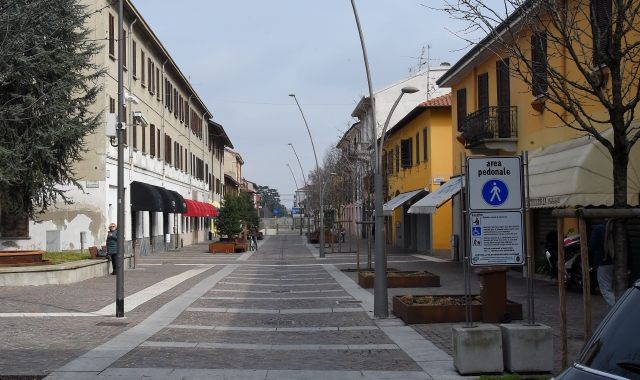 Il sistema di telecamere che sorveglia l’accesso in via Venegoni è stato attivato (Pubblifoto)