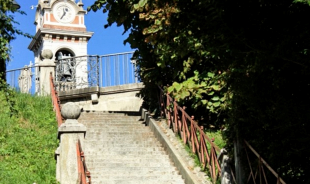 La storica scalinata che verrà riqualificata (foto Blitz)