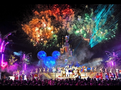 Disneyland Parigi chiude fino fine mese