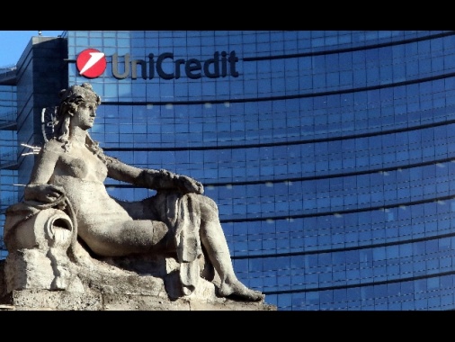 Unicredit: rinvia dividendo e buy back