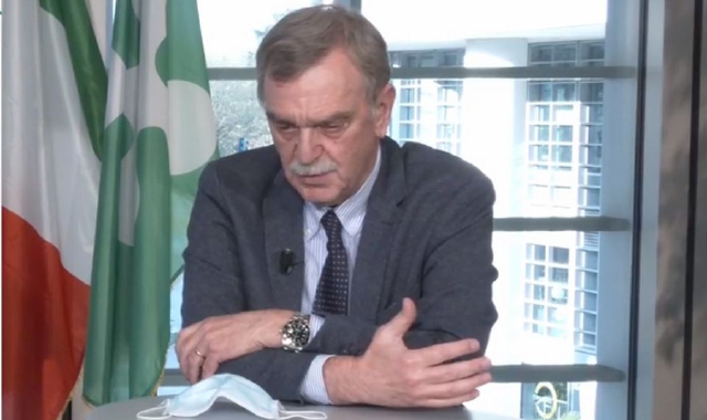Il professor Paolo Grossi durante la conferenza stampa in Regione (Lombardia Notizie)