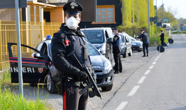 Due giorni di controlli serratissimi su tutto il territorio: qui i carabinieri a Saronno (Blitz)