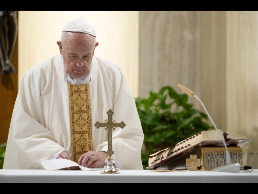 Papa, rischio virus peggiore: l'egoismo