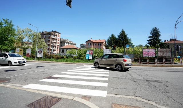 Largo Flaiano, principale imbuto della viabilità varesina (Blitz)