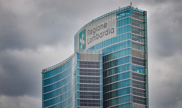 La torre del Palazzo della Regione Lombardia (Ansa)