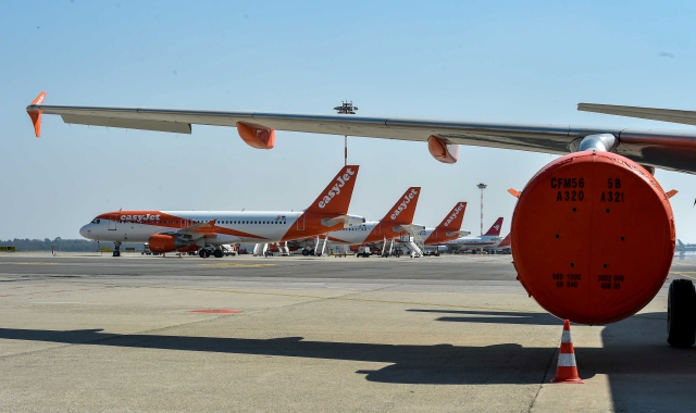 Aerei fermi sulla pista di Malpensa