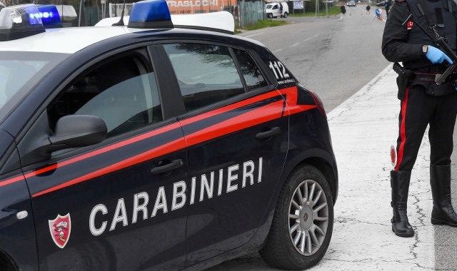 Botte e insulti ai carabinieri
