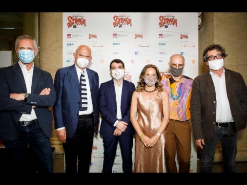 Premio Strega, a sorpresa sestina guidata da Veronesi