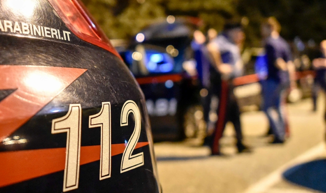 I carabinieri stanno indagando sul vandalo (foto Archivio)