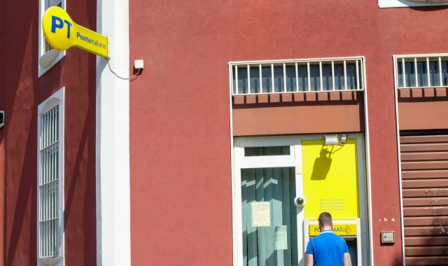 L’ufficio postale di Sant’Anna è chiuso da mesi e non aprirà fino al 31 agosto