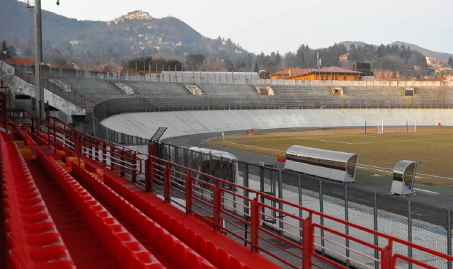 Le tribune vuote dello stadio Franco Ossola