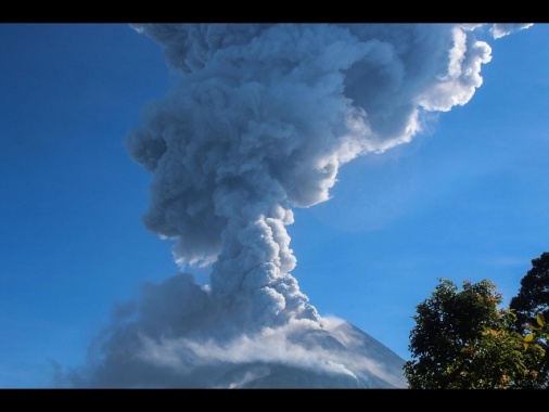 Indonesia: si risveglia il vulcano Merapi