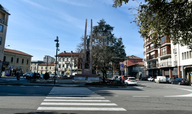 La proposta di pedonalizzazione del centro di Busto comprenderebbe anche piazza Trento e Triste (Foto Archivio)