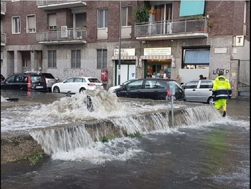 Nubifragio a Milano, esondato il Seveso