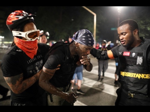 Usa: a Portland accordo condizionato per ritiro dei federali