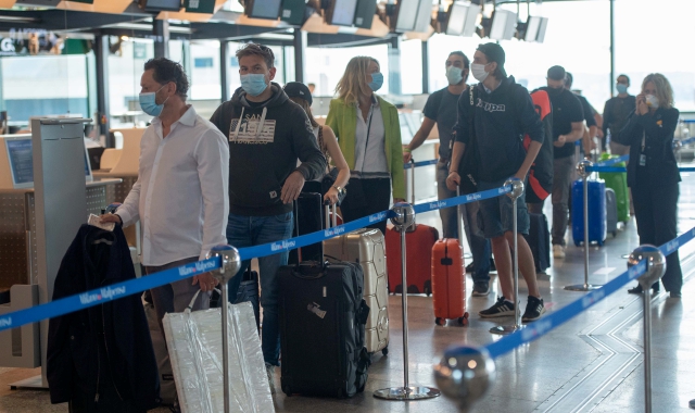 Viaggiatori in partenza da Malpensa (Blitz)