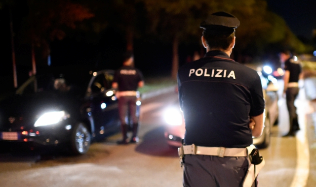 Busto Arsizio polizia notte (foto Blitz)