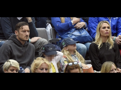 Figlia Totti in bikini: Moige denuncia Gente all'Ordine