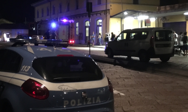 L’intervento della polizia alla stazione di Legnano (Foto Archivio)