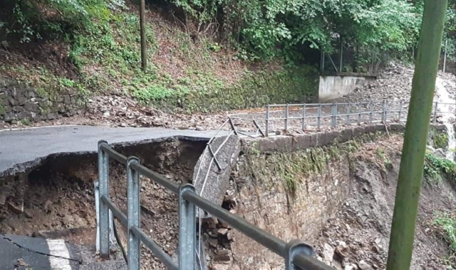 Un’immagine del crollo della Strada Provinciale 6 (foto Redazione)