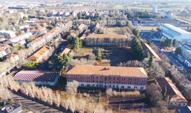 La caserma Cadorna aspetta una risposta sul proprio futuro da 15 anni (Pubblifoto)