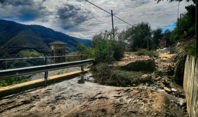 La strada fra Biegno e la Svizzera è chiusa (foto Blitz)