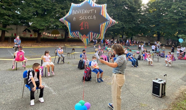Primo giorno di scuola nella provincia di Varese (foto Blitz)