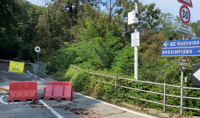Strada ancora sbarrata
