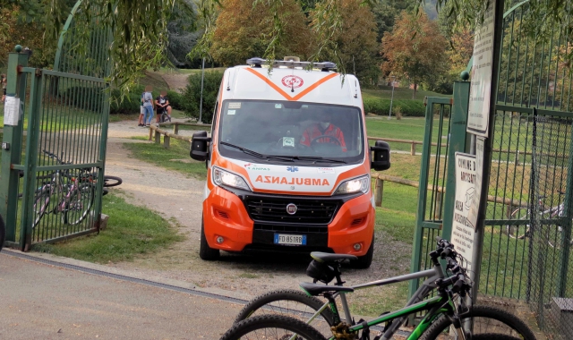 Quattordicenne picchiato al parco