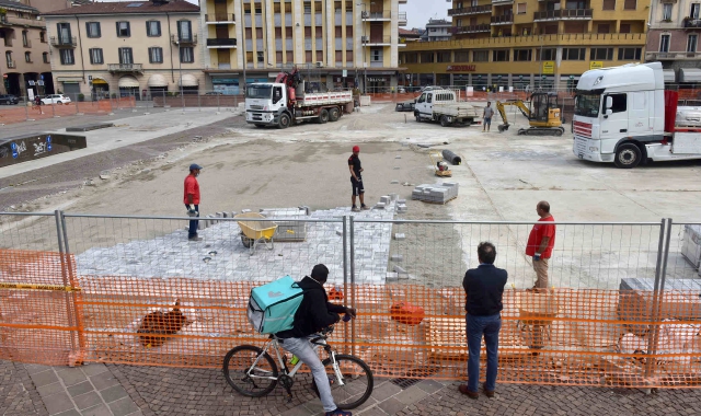 Varese lavori in piazza Repubblica (foto Blitz)