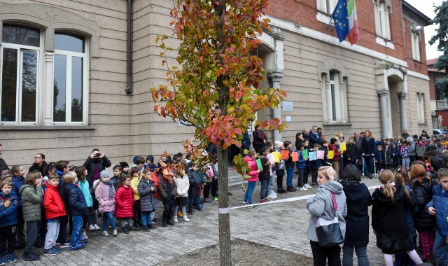Una foto d’archivio delle scuole elementari Manzoni
