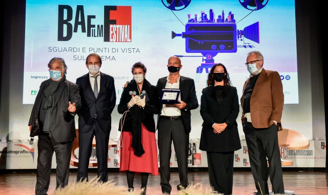 Il gran finale del BAff 2020 con Claudio Bisio tra gli organizzatori e gli amministratori cittadini (Blitz)