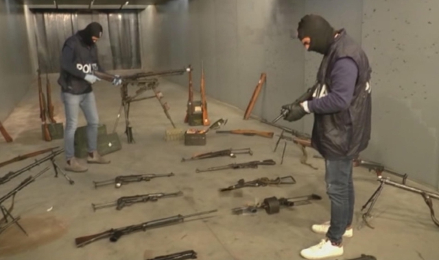 Alcune delle armi sequestrate durante l’operazione War Machine