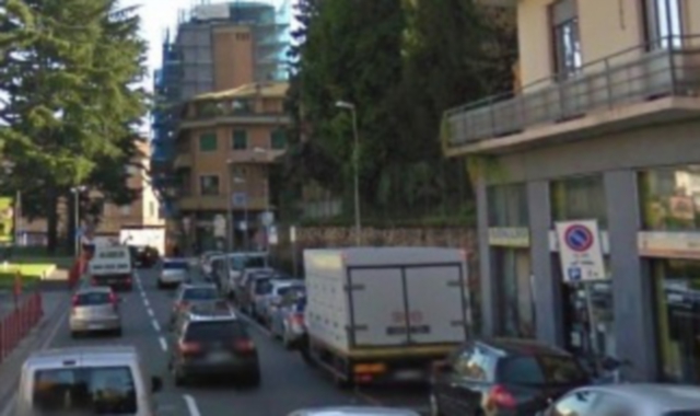 Via Bizzozero sarà a breve interessata da lavori di scavo (foto Blitz)