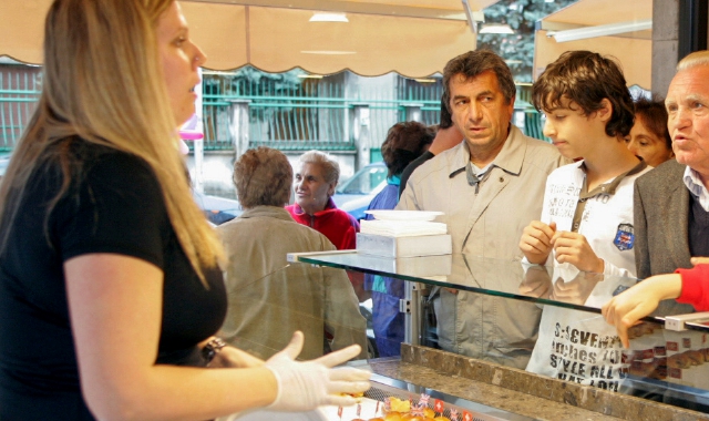 Il coprifuoco non ha certo migliorato gli incassi dei bar (foto Blitz)