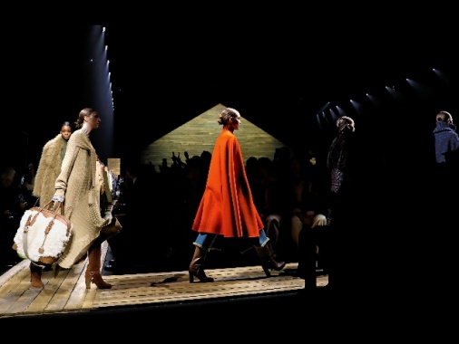 Cappotti di tendenza, il ritorno della mantella