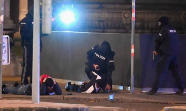 La polizia austriaca blocca uno dei presunti attentatori a Vienna (Archivio)