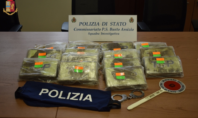 La cocaina sequestrata dalla Polizia di Stato al trafficante (foto Polizia di Stato)