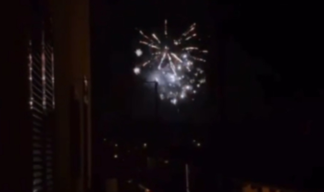 I fuochi sparati tra via Verdi e via San Giuseppe (foto Redazione)