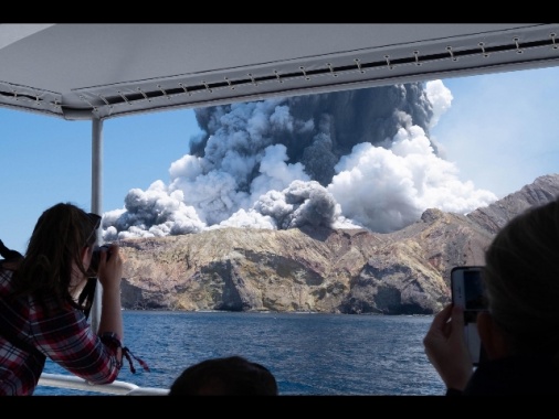 Nuova Zelanda: eruzione vulcano, 13 accusati