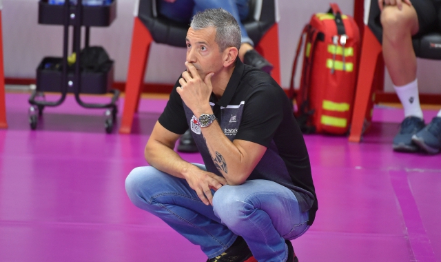 Marco Fenoglio non è più il coach dell’Uyba 