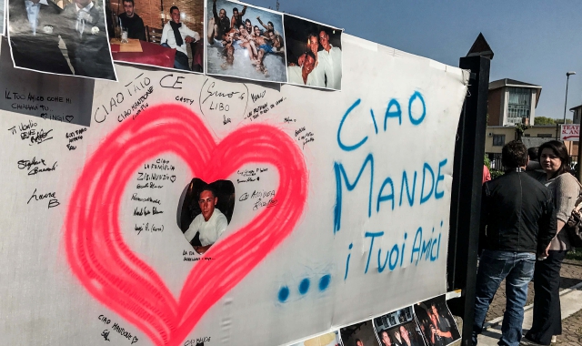 Grande commozione a Sant’Anna al funerale di Matteo Mendola, ucciso nei boschi