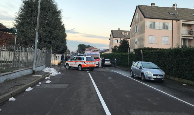 I mezzi di soccorso in via Varesina