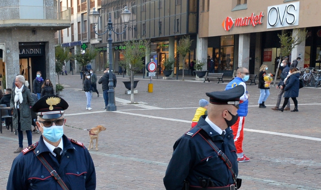 I carabinieri hanno individuato e arrestato il rapinatore di due negozi del centro (Blitz)