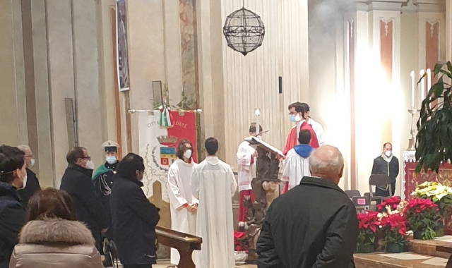 Un momento della cerimonia in chiesa per il patrono della città