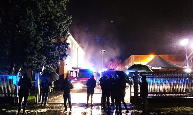 L’incendio nello stabilimento Ansor (Pubblifoto)