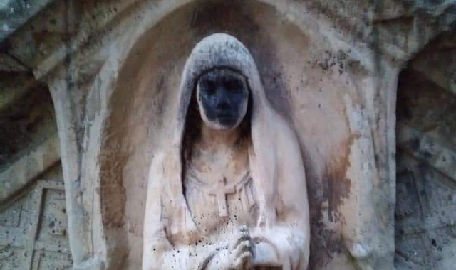 Rame, fiori e oggetti preziosi sono stati rubati più volte ma ora il camposanto entra anche nel mirino dei vandali (Blitz)