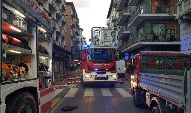 I  Vigili del fuoco in via Piave (foto Redazione)