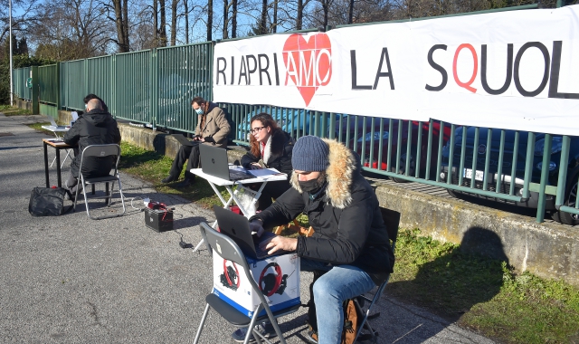 La protesta al “Marcora” di Inveruno (Pubblifoto)