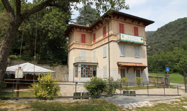 La sede e l’area del Villaggio Cagnola alla Rasa (foto Blitz)